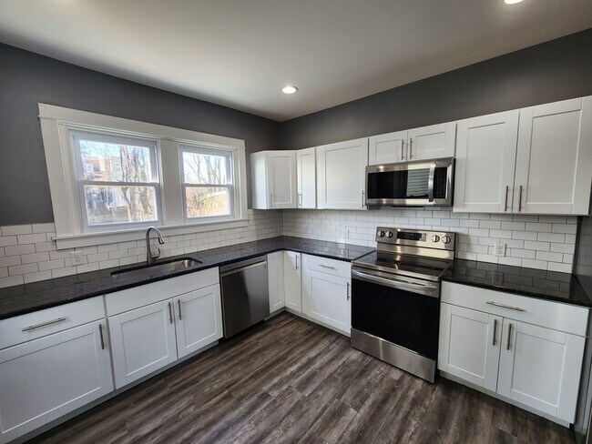 Building Photo - Twin home with stainless appliances, centr...
