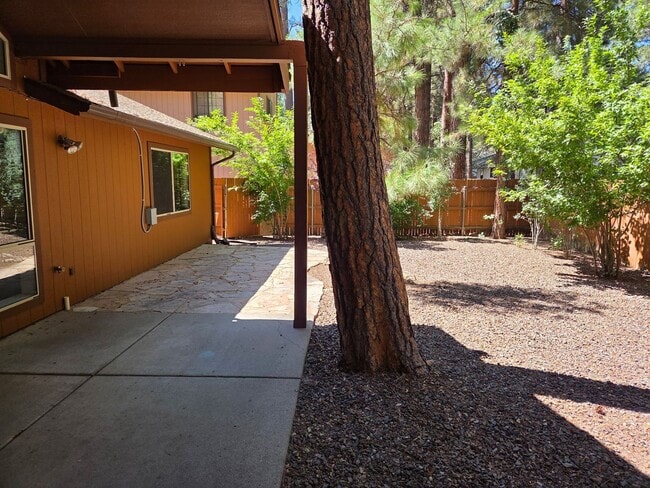 Building Photo - Move-In Ready! Bright & Airy 3-Bedroom Hom...