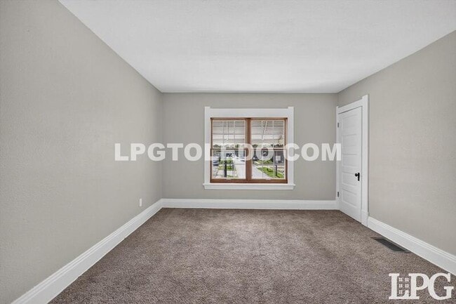 Building Photo - 3318 Stickney Ave