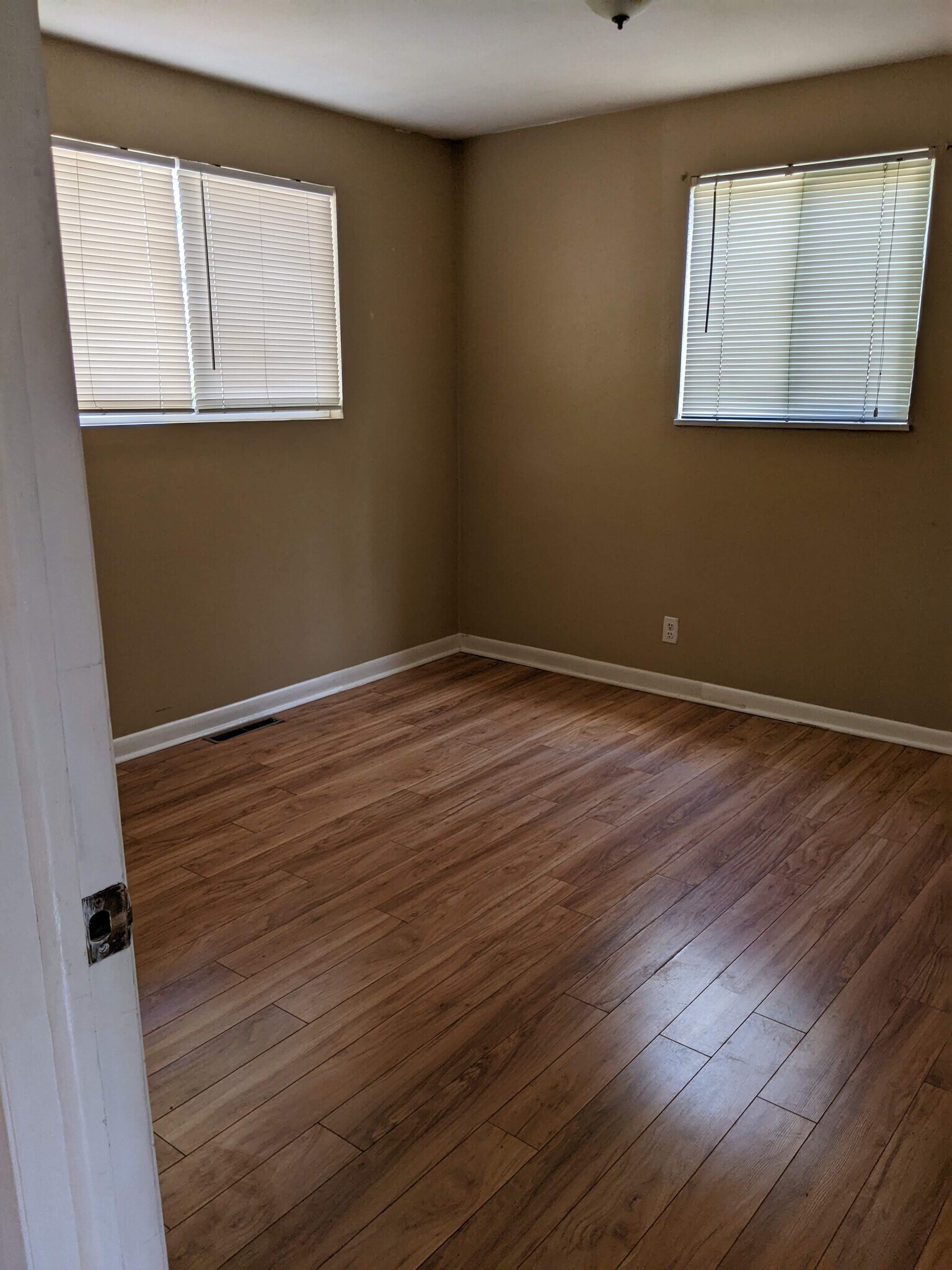 Building Photo - 840 30th St