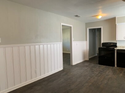 Building Photo - "Charming 3-Bedroom Oasis with 2 Full Baths in the Heart of Lubbock!"