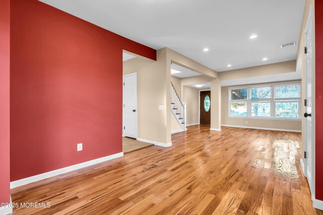 Building Photo - 493 Sairs Ave