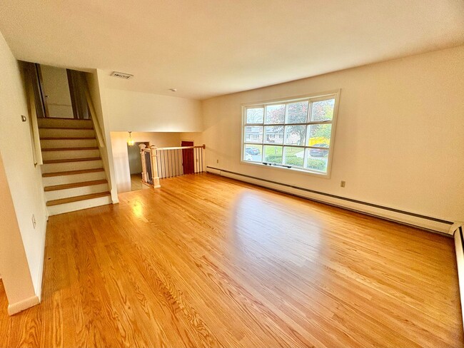 Building Photo - 3 Bedroom 1.5 Bathroom in Harrisburg -Cent...