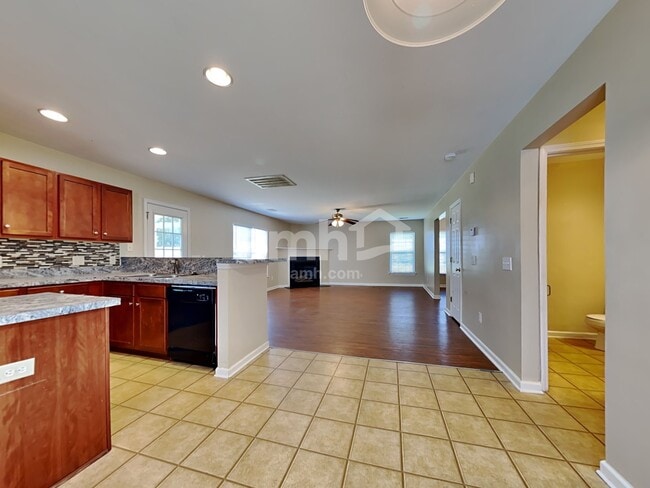 Building Photo - 405 Crystal Oaks Ln