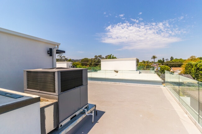 Building Photo - 4299 Tujunga Ave
