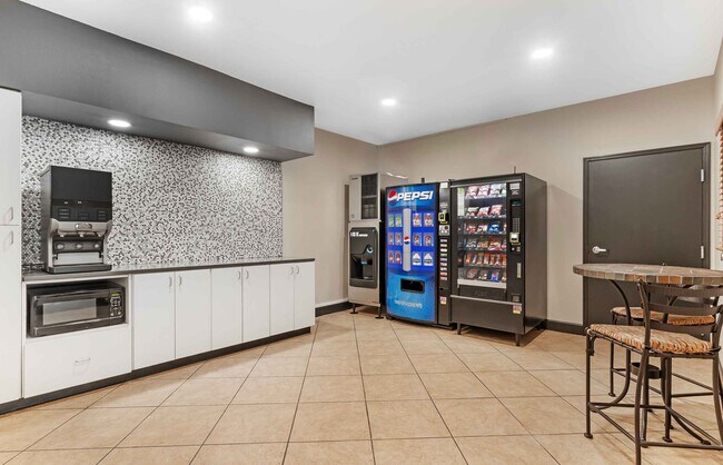Building Photo - Furnished Studio-Bartlesville - Hwy 75