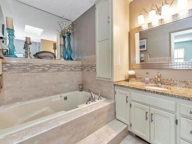 Building Photo - Luxury Home in Plymouth with 2-Level Primary Suite, Furnished or Unfurnished, Wayzata Schools, Pe...