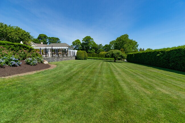 Building Photo - 3 Barclay Sq