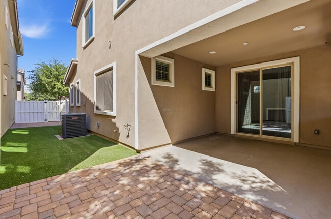 Building Photo - 2263 S Henry Ln