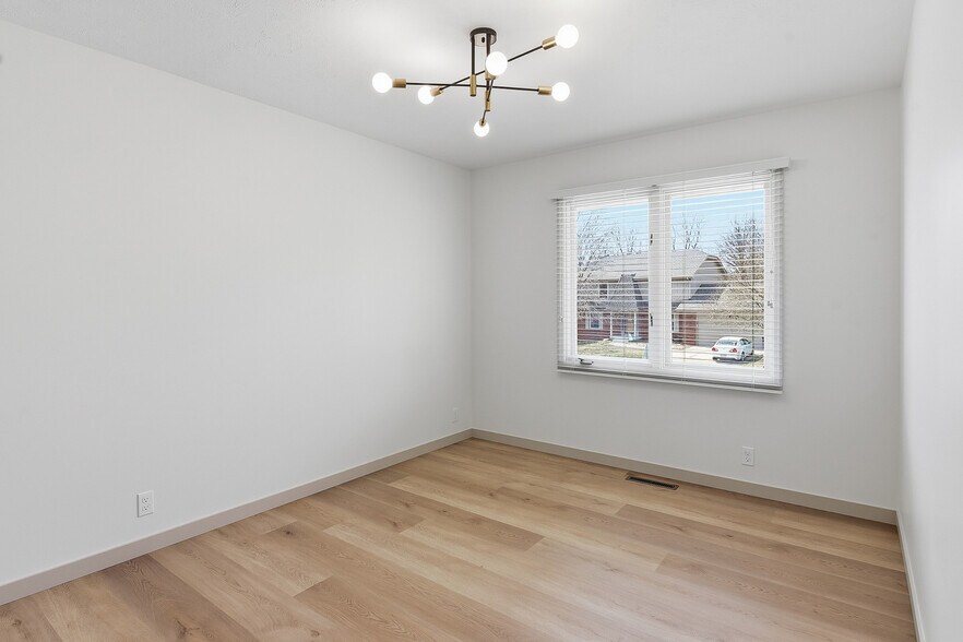 Building Photo - 4639 S 154th Avenue Cir