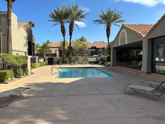 Building Photo - SW!! 2 Bedroom Condo!! 1st Floor!! Newly r...