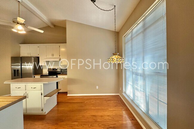 Building Photo - 4534 Parkwood Ln E