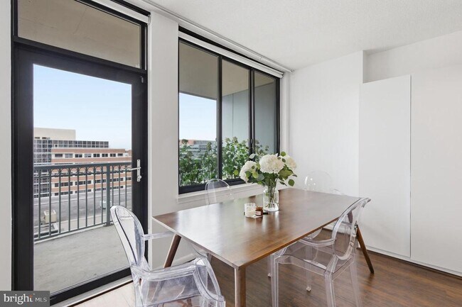 Building Photo - 851 N Glebe Rd