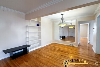 Building Photo - Newly Updated Spacious 2 bedroom Flat in R...