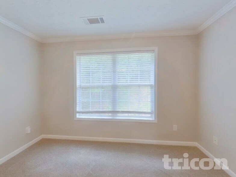 Building Photo - 315 Avonlea Dr