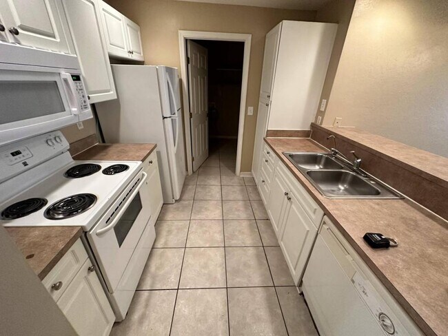 Building Photo - 3024 Santa Barbara Blvd