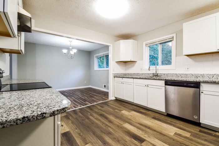 Building Photo - 191 Lucan Way