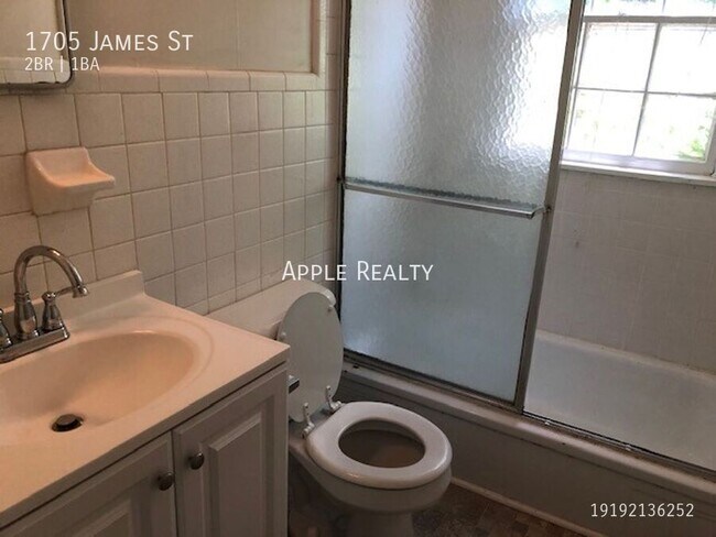 Building Photo - 1705 James St