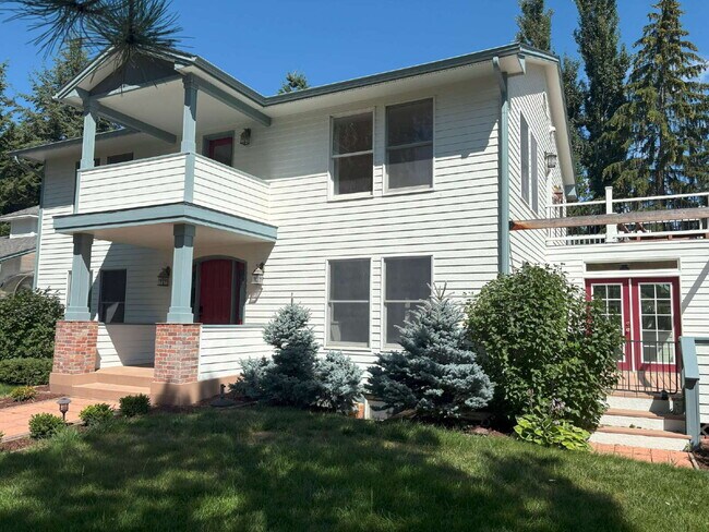 Primary Photo - Spacious home in country setting, yet close to amenities