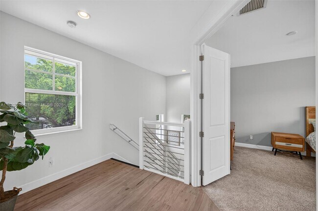 Building Photo - 608 SW 15th St