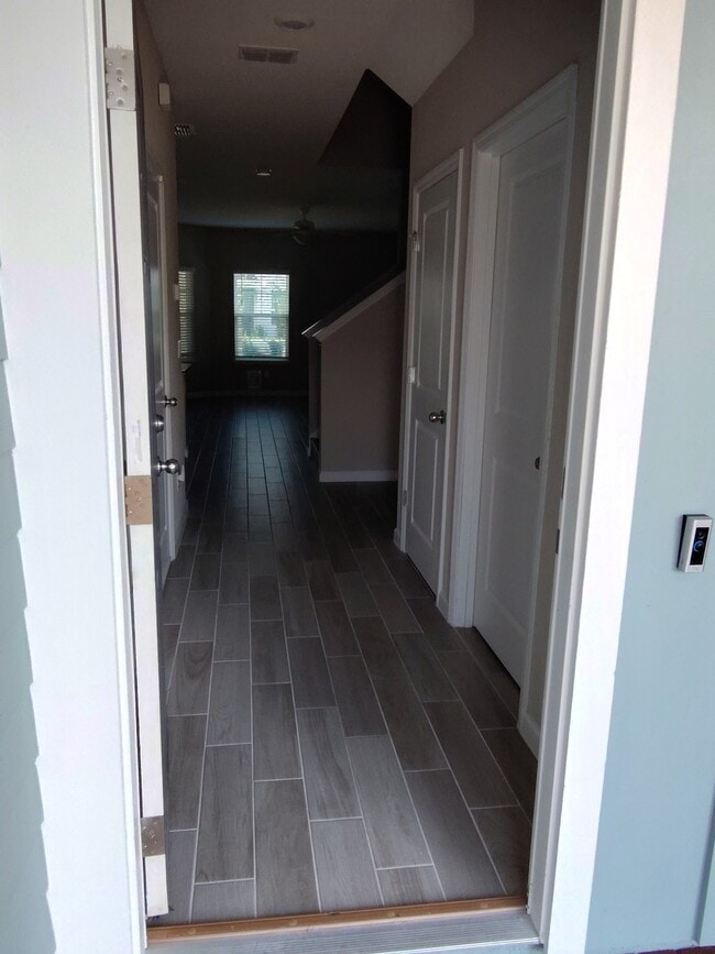 Building Photo - 38 Appleton Ct