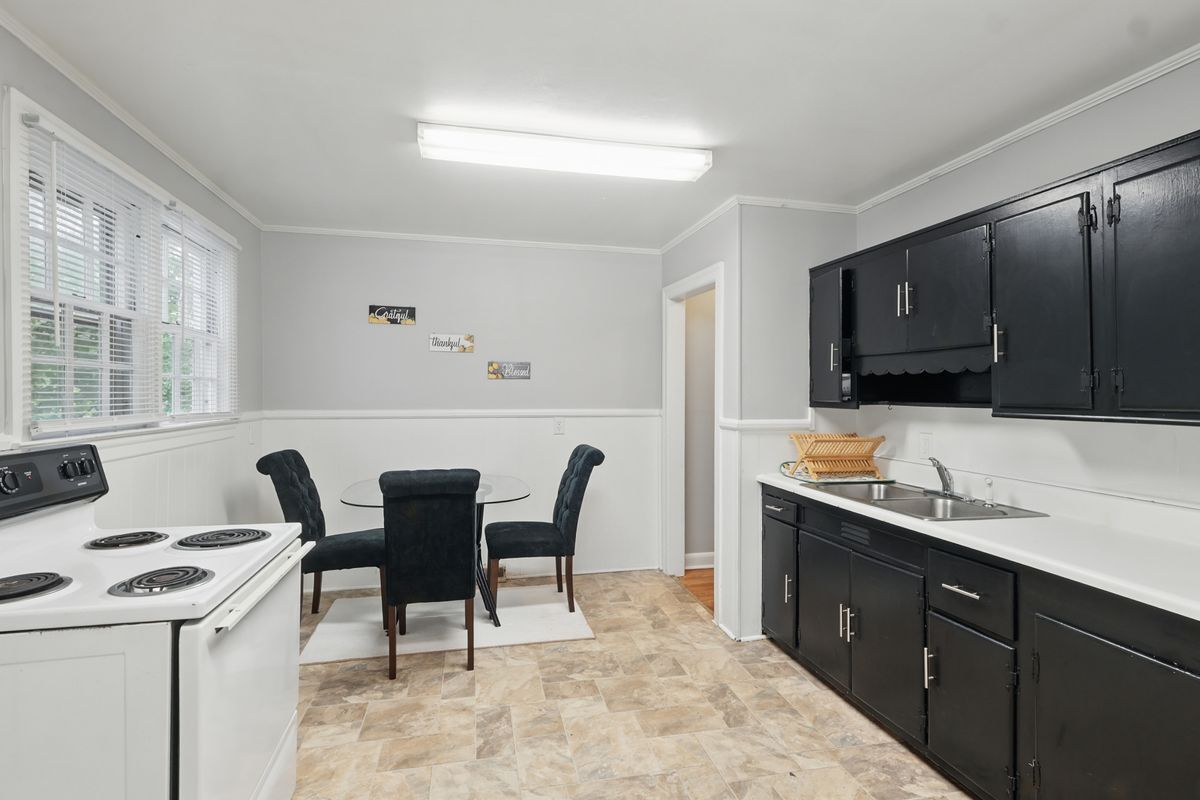 Building Photo - 239 W Lemly St