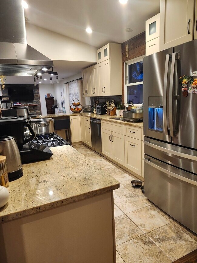 Building Photo - 301 Oakbrook Ct