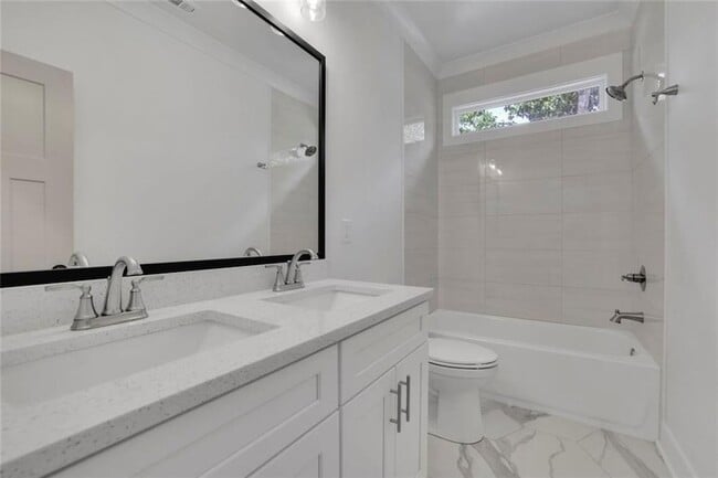Building Photo - 6181 Shoreland Cir