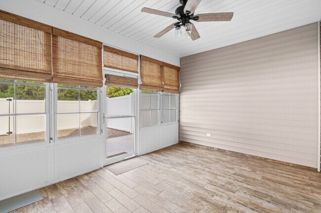 Building Photo - 156 Parmelee Dr