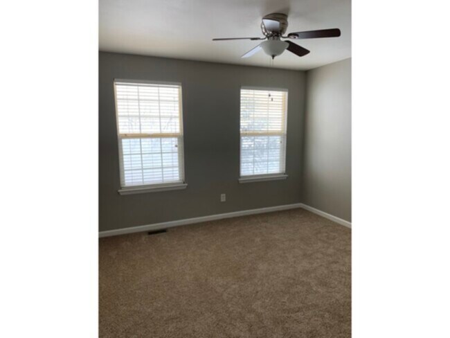 Building Photo - Saddle Rock Ridge 2 story with basement