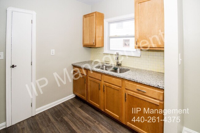 Building Photo - 1477 Genesee Rd