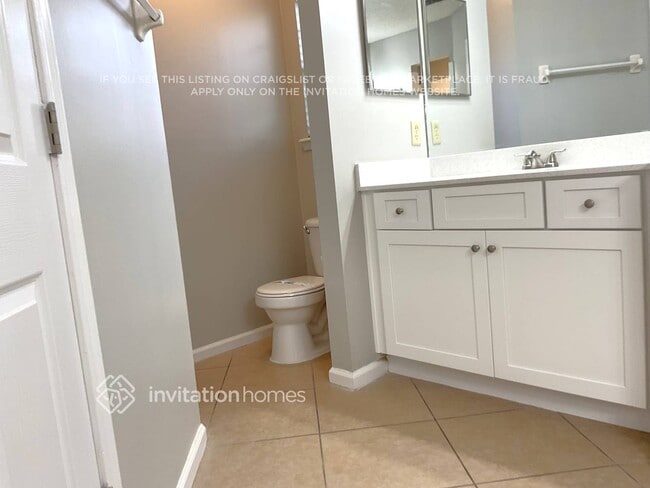 Building Photo - 1995 Hovington Cir W