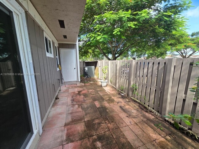 Building Photo - 15798 Woodgate Ct