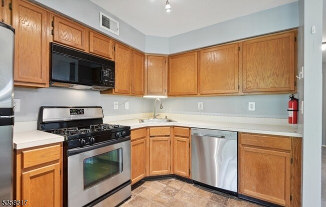 Building Photo - 1110 Pinhorn Dr