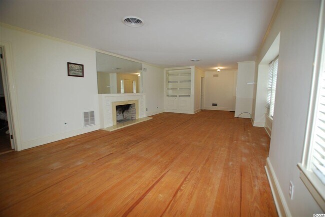 Building Photo - 402 50th Ave N