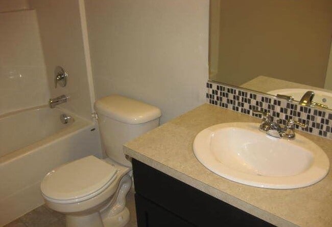 Building Photo - Spacious 3-Bedroom, 2.5-Bath Townhome in S...