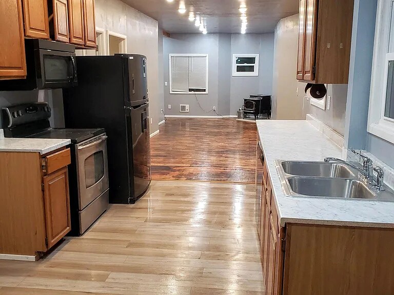 Building Photo - 2916 Hoyt Ave