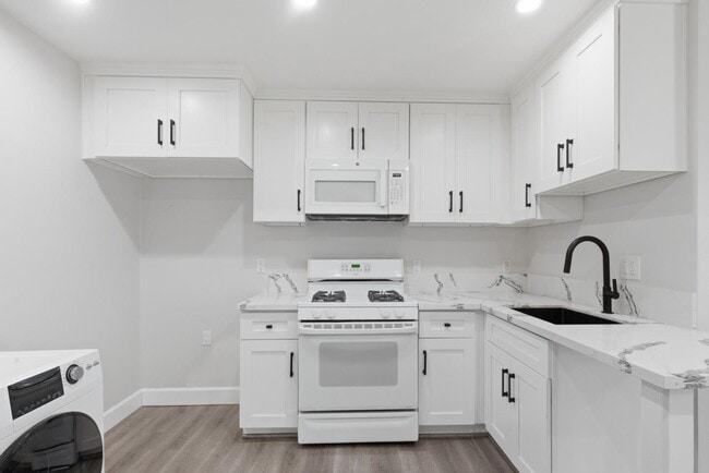 Building Photo - 10788 Mercer Ave