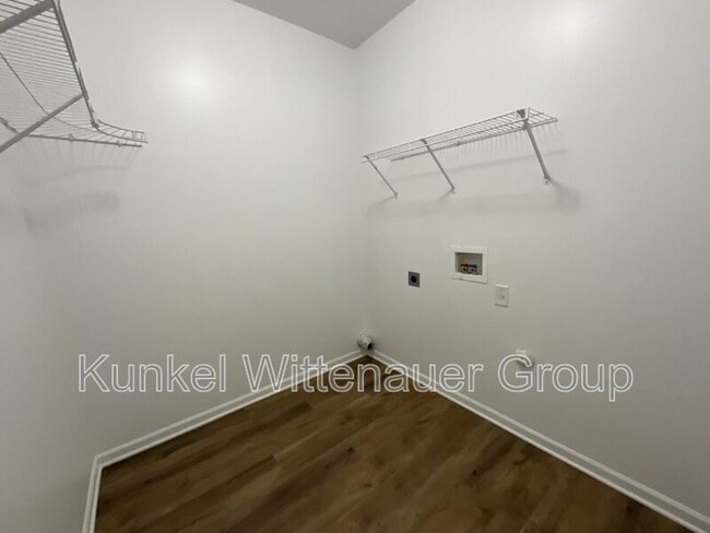 Building Photo - 2308 Four Lakes Dr