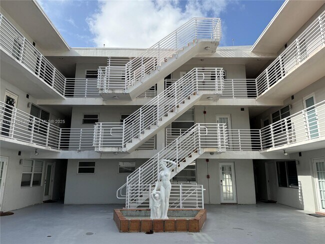 Building Photo - 1698 Jefferson Ave