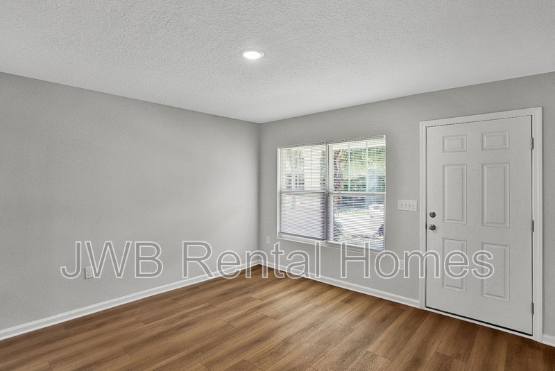 Building Photo - 1339 Hart St