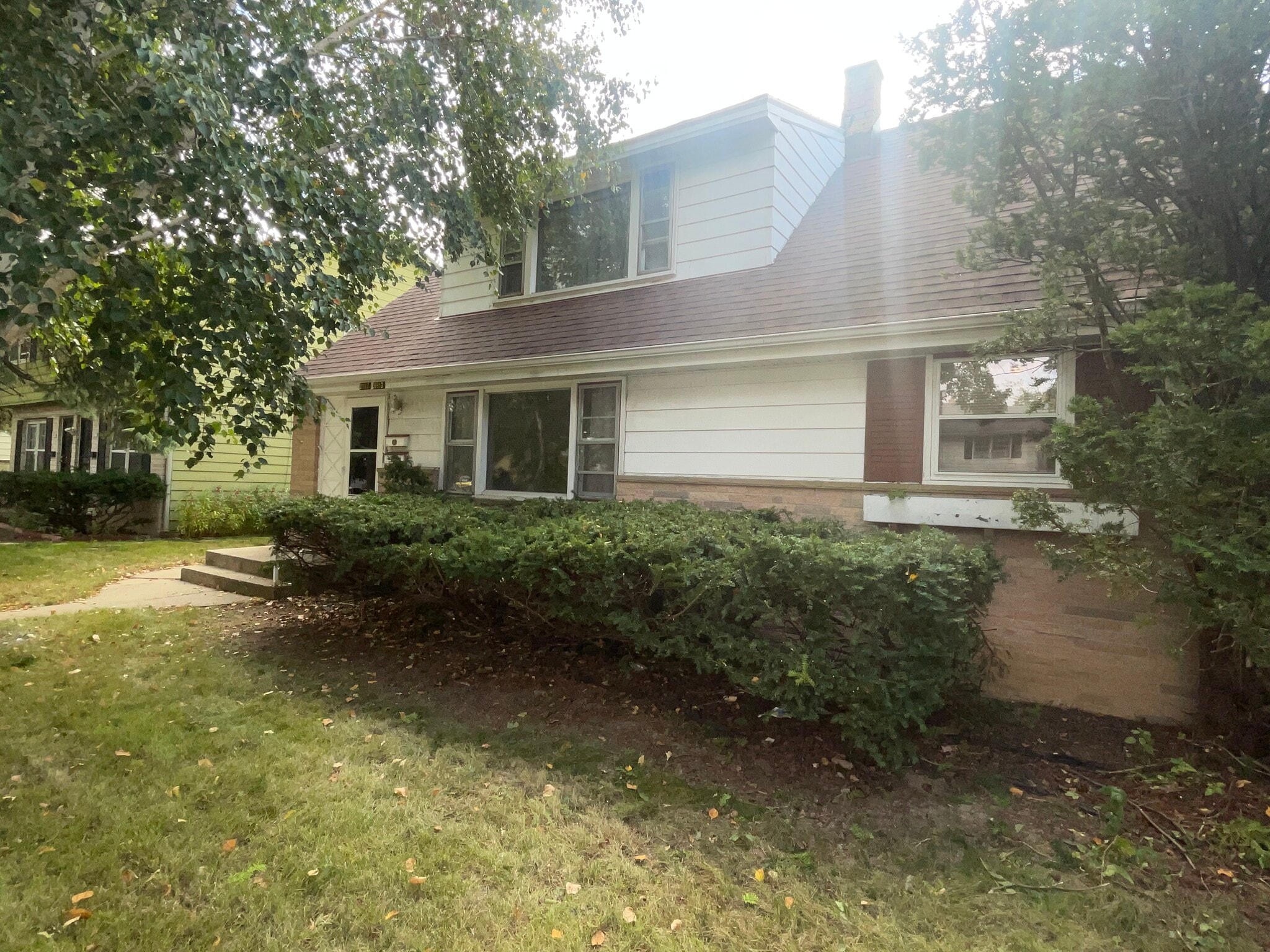 Front - 8817 W Herbert Ave