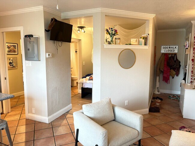 Building Photo - One Bedroom Condo Walking Distance to CU with Fenced Backyard and Flatiron Views!