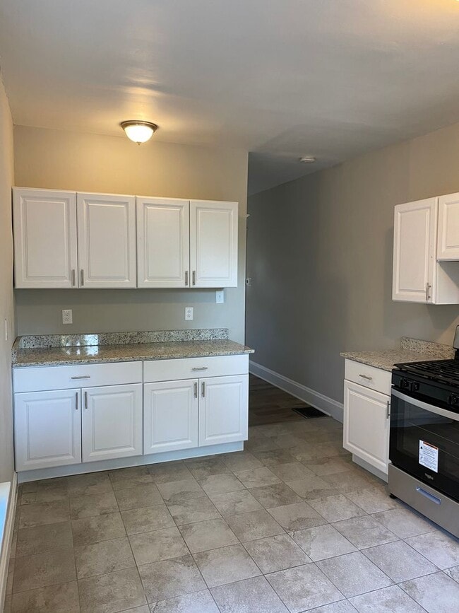 Building Photo - Newly renovated home immediately available