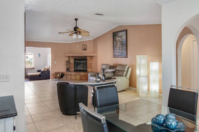 Building Photo - 212 Coral Dr