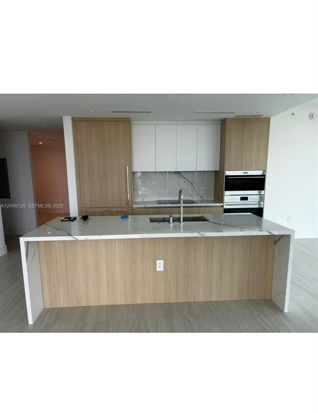 Building Photo - 2411 Laguna Cir
