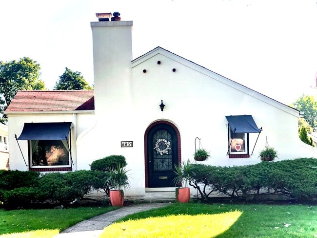 Primary Photo - 6851 N Tripp Ave