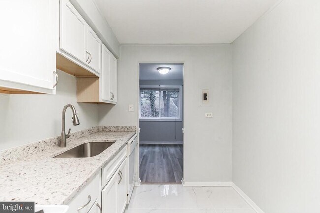 Building Photo - 750 S Dickerson St