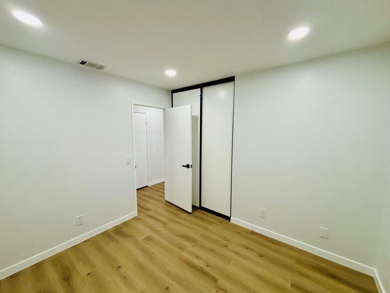 Building Photo - 2730 W Avenue K4