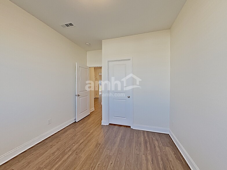 Building Photo - 432 Charity Ln